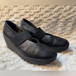FLY LONDON Yasi Black Leather Mary Jane Wedge Shoe Womens Size 41
(9 1/2-10) EUC